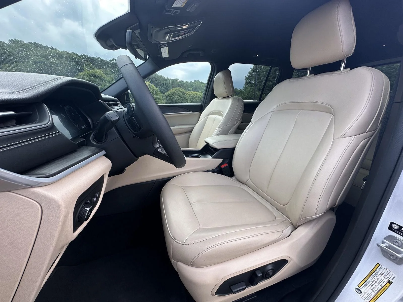 Used 2024 Bright White Clearcoat Jeep Limited image 9