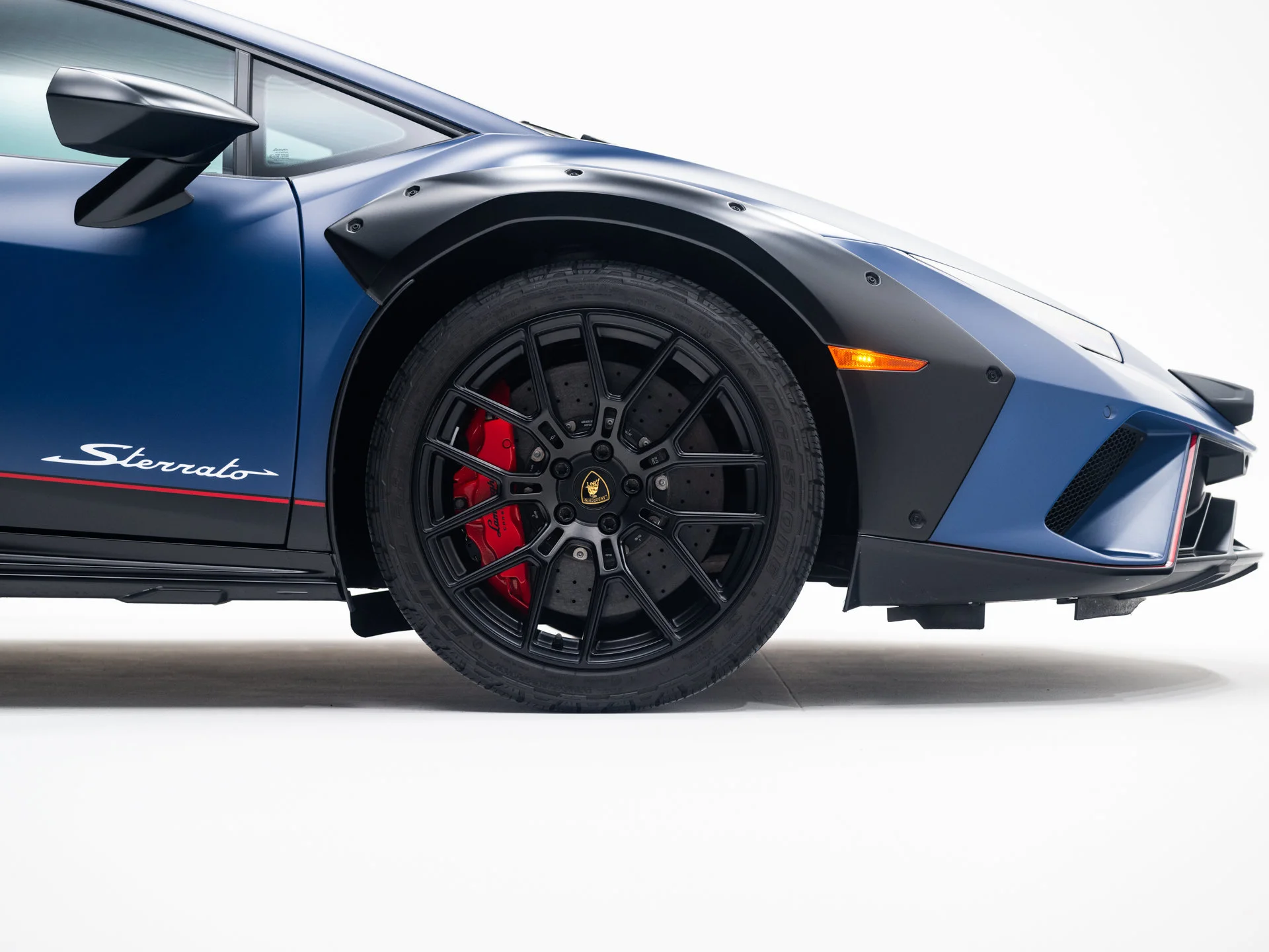 Used 2023 Blu Grifo Matte Lamborghini  image 12
