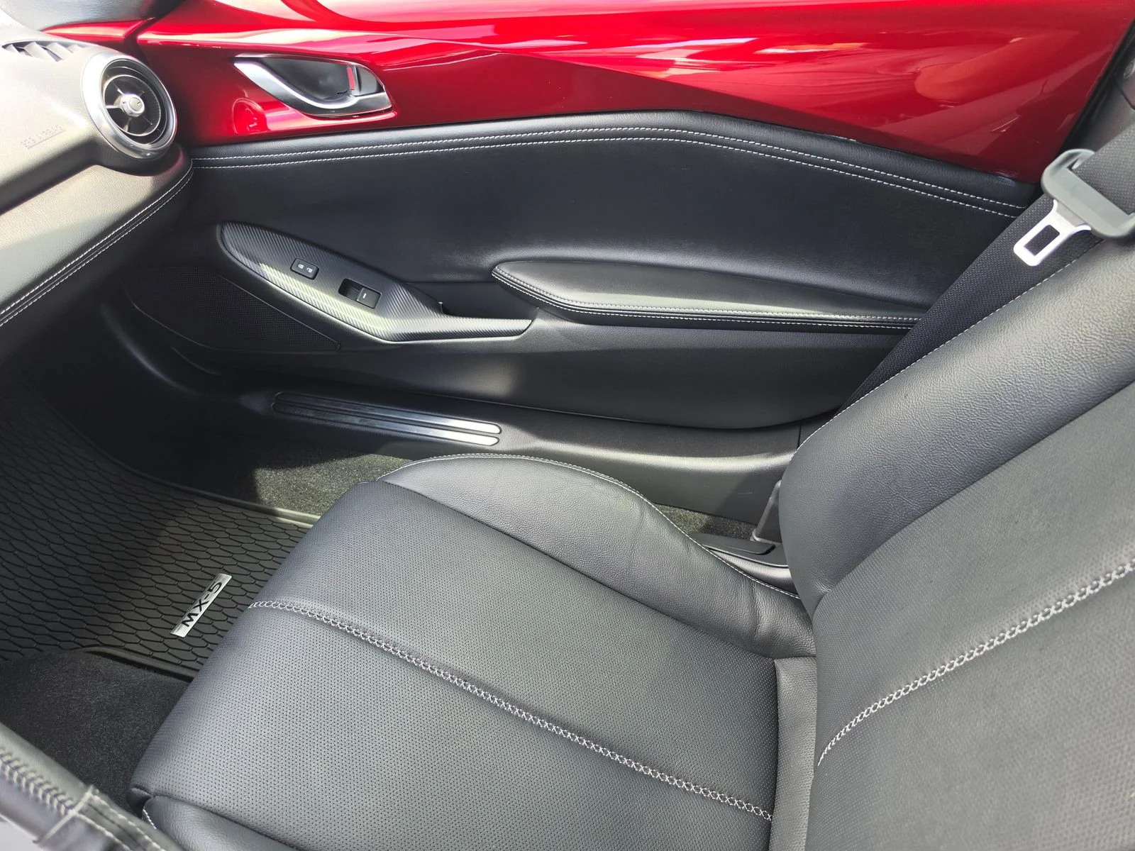 Used 2025 Red Mazda Grand Touring image 18