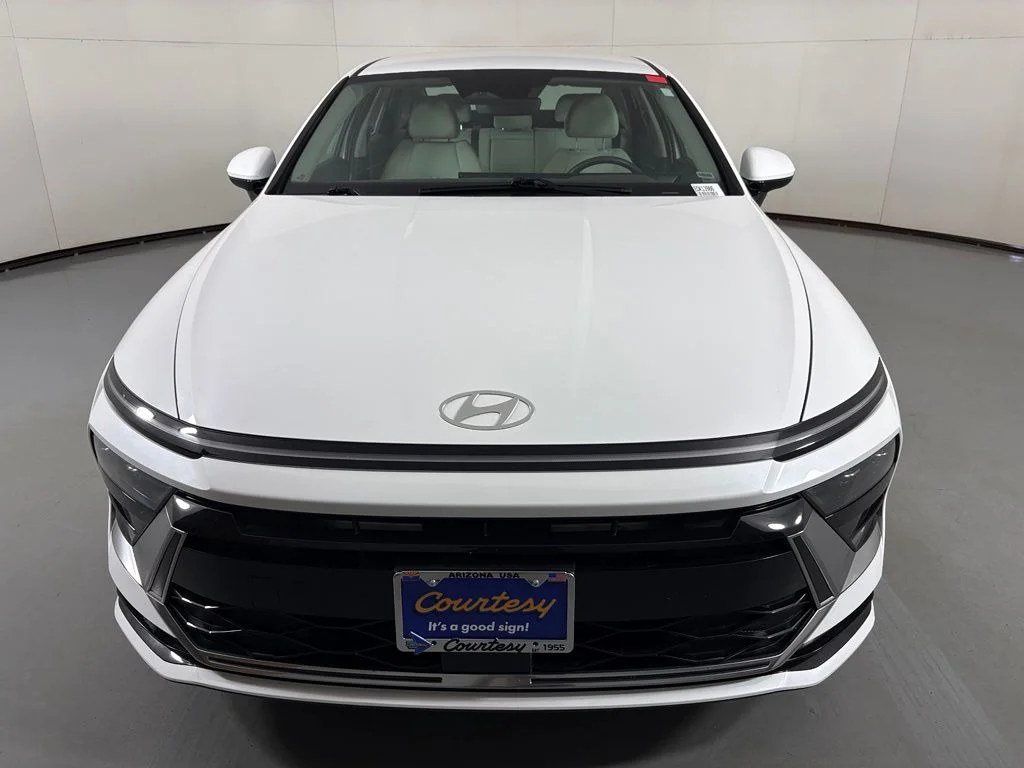 Used 2025 White Hyundai SEL image 3
