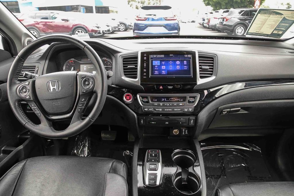 Used 2017 White Diamond Pearl Honda Touring image 12