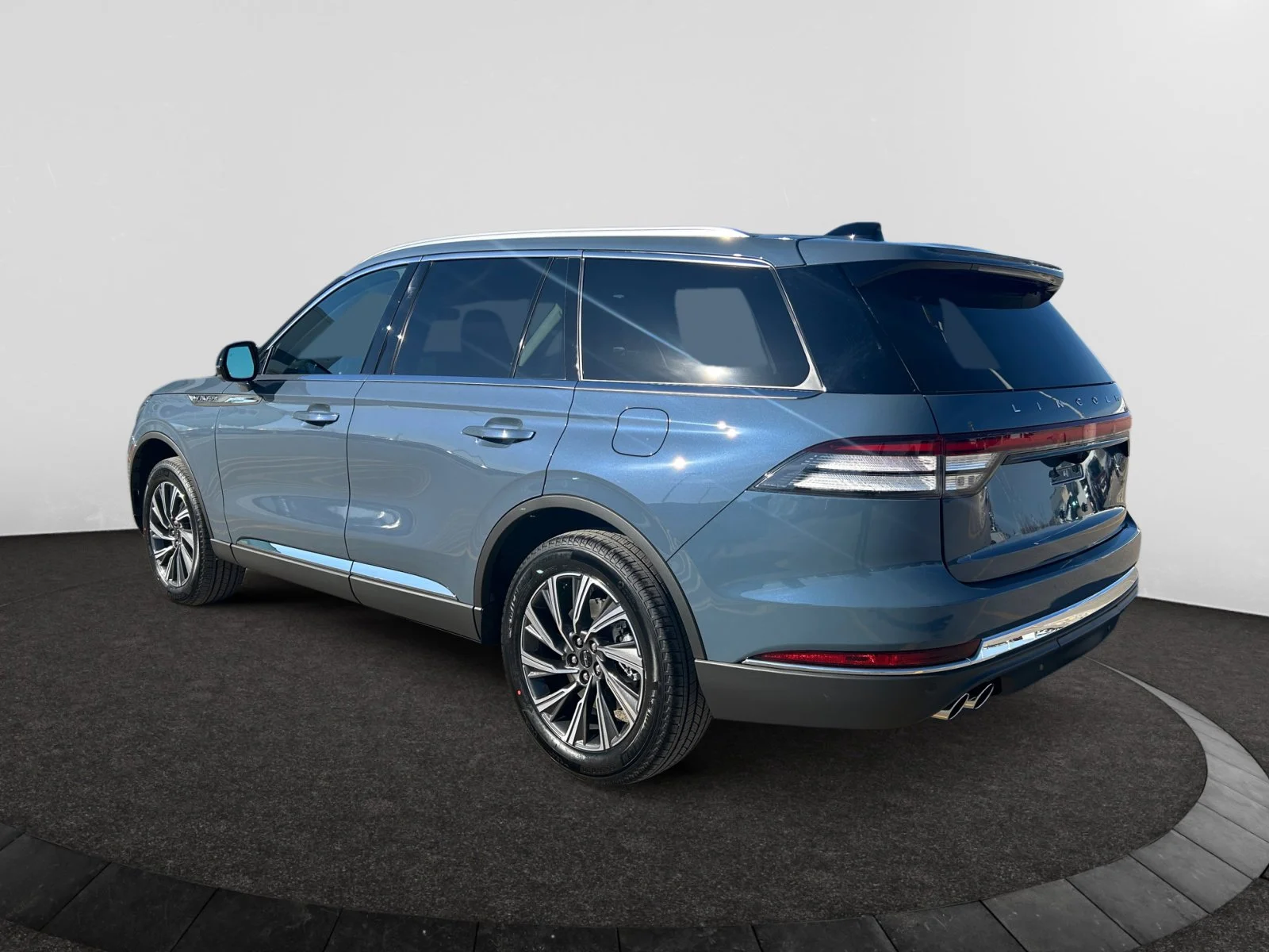 New 2026 Whisper Blue Metallic Clearcoat Lincoln Premiere image 3