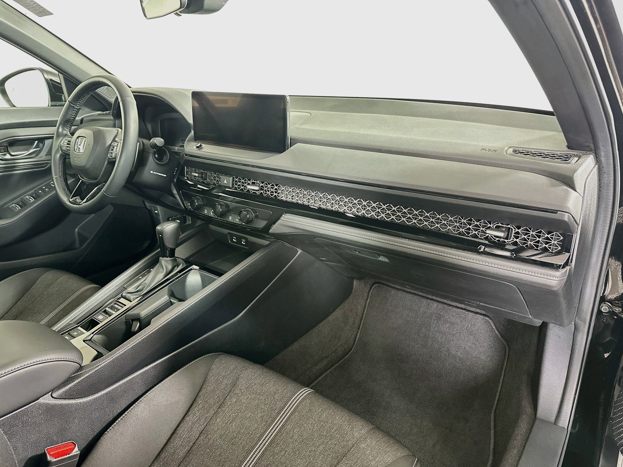 Used 2024  Honda Sport image 27