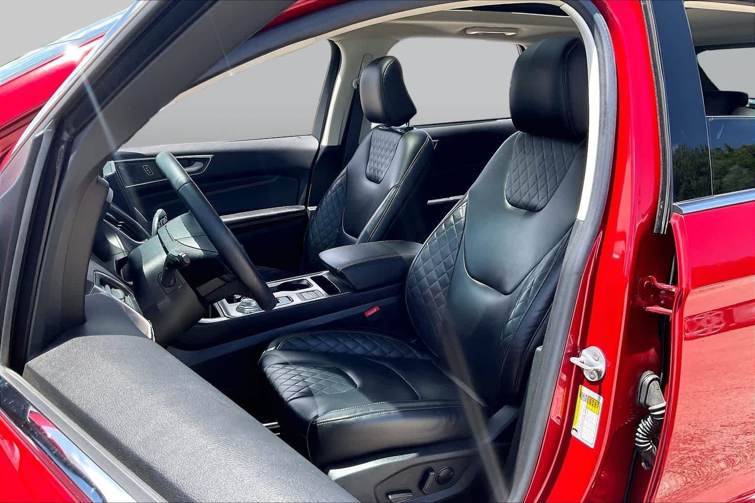 Used 2023 Rapid Red Metallic Tinted Clearcoat Ford Titanium image 8