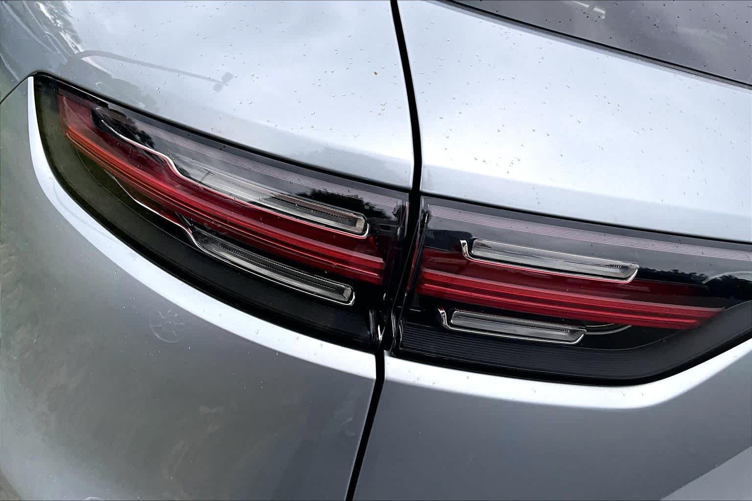 Used 2022 Dolomite Silver Metallic Porsche E-Hybrid image 27