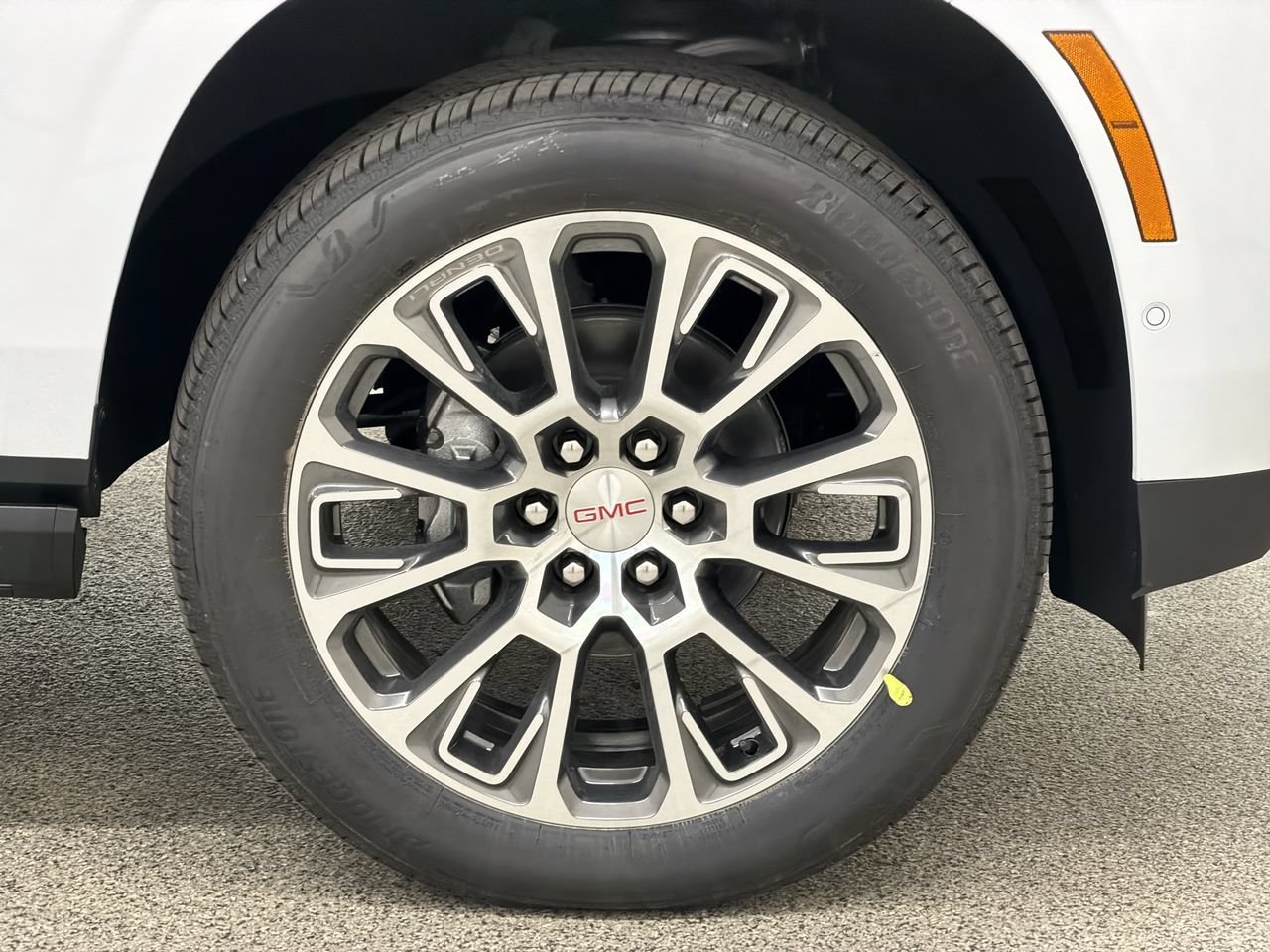 2026 GMC Yukon Denali - Photo 10