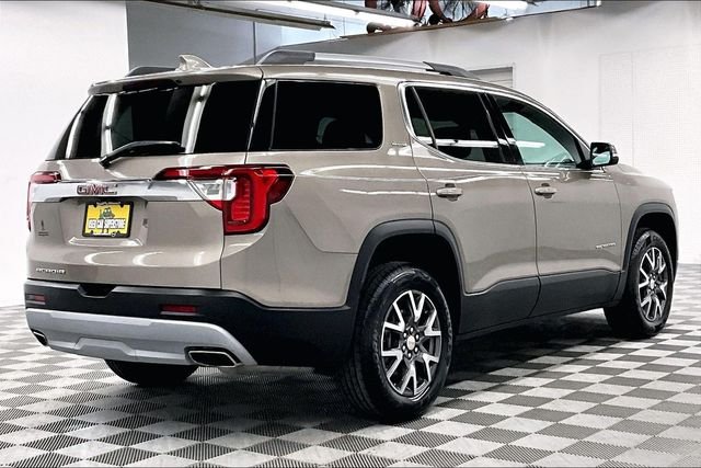 Used 2023 Light Stone Metallic GMC SLE image 13