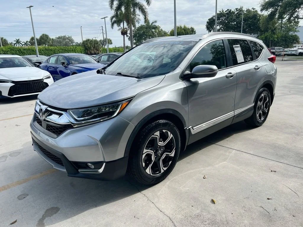 Used 2019 Lunar Silver Metallic Honda Touring image 3