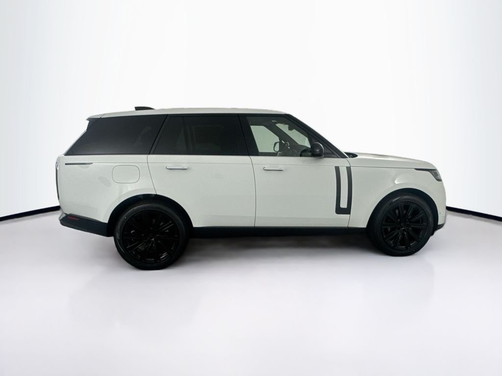 New 2026 Fuji White Land Rover SE image 4