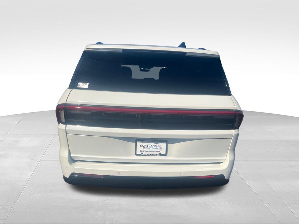 Used 2025 White Lincoln Reserve image 4