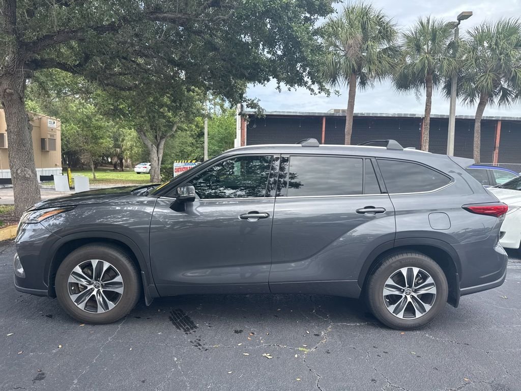 Used 2020 Gray Toyota XLE image 43