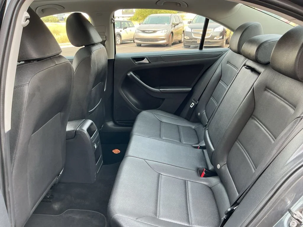 Used 2012 Gray Volkswagen 2.5L SE image 21