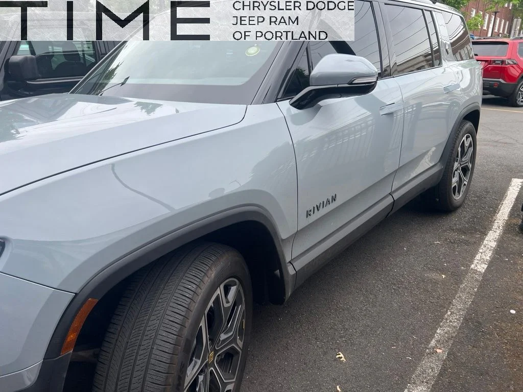Used 2025  Rivian  image 1