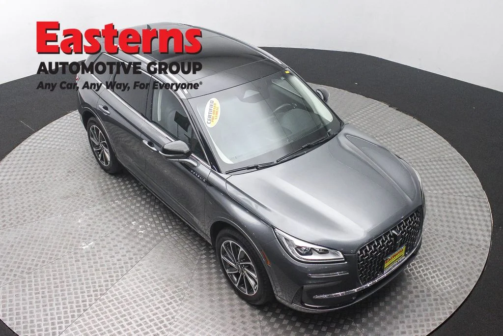 Used 2023 Gray Lincoln Grand Touring image 3