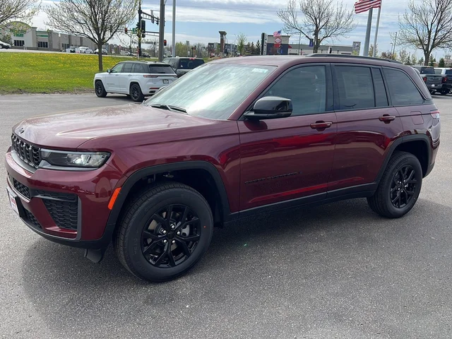 2026 Jeep Grand Cherokee Laredo Altitude