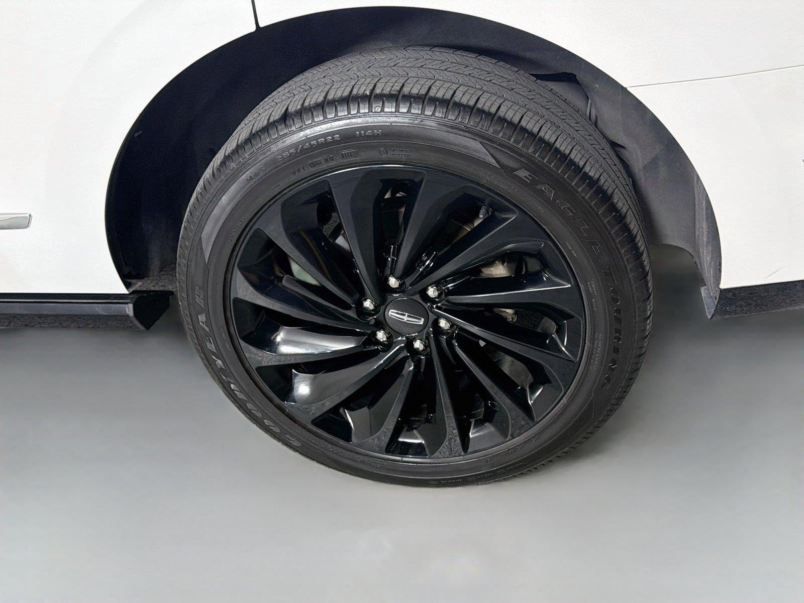 Used 2020 Pristine White Lincoln Reserve image 34