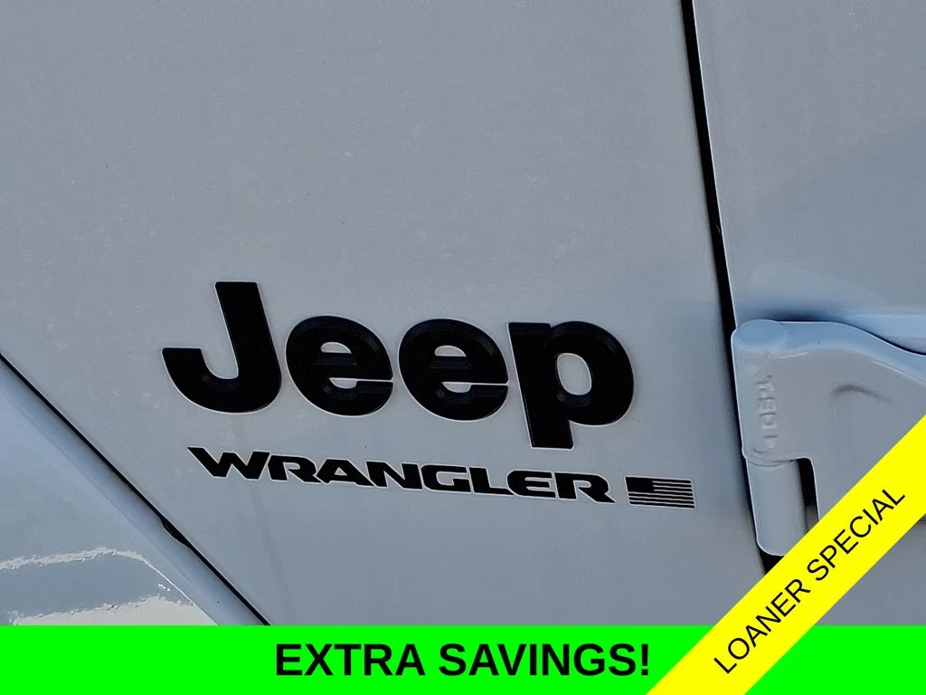 New 2025 Bright White Clear-Coat Exterior Paint Jeep Sahara image 15