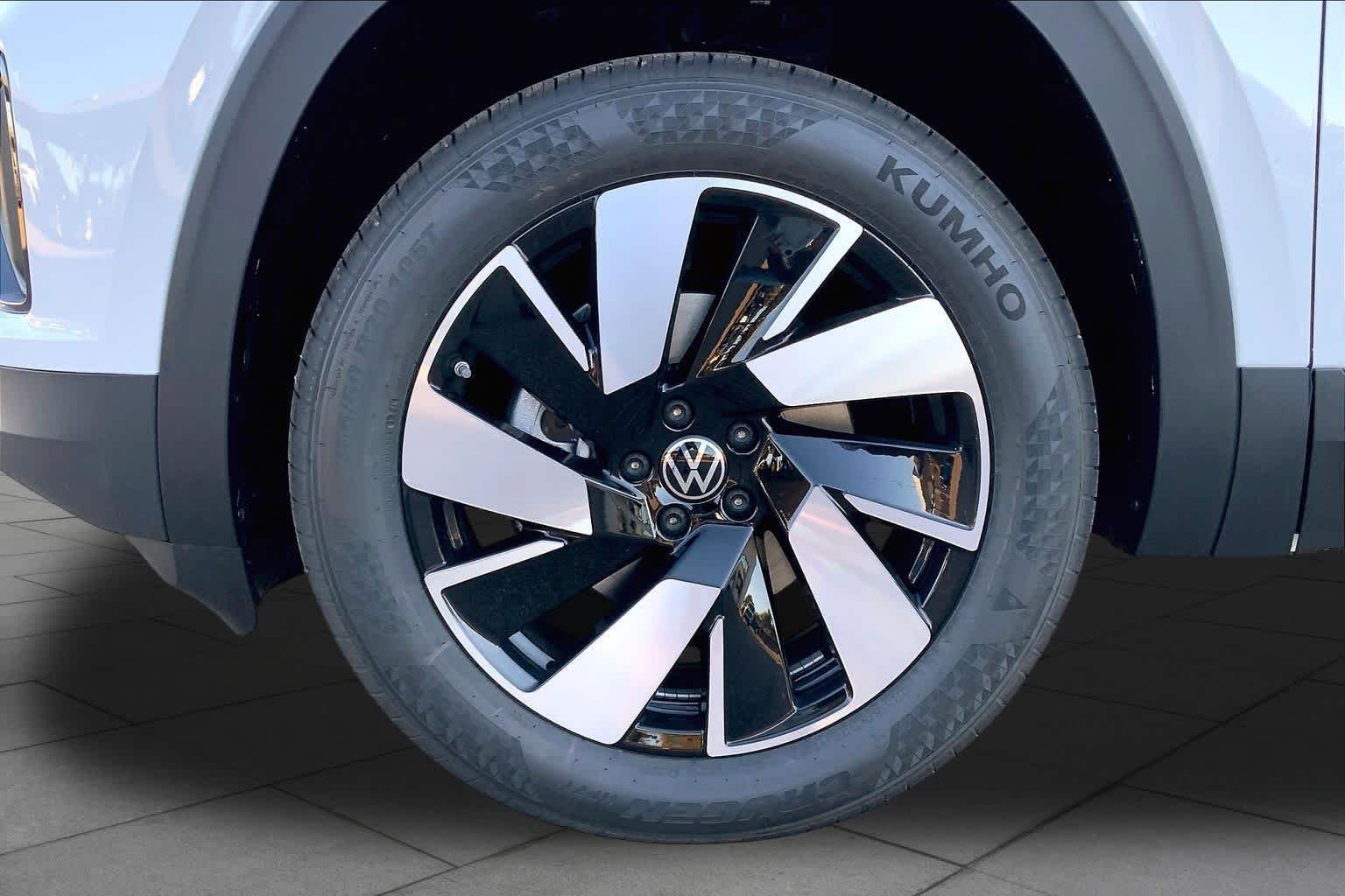 New 2026 Opal White Pear Volkswagen 2.0T SE w/Technology image 12