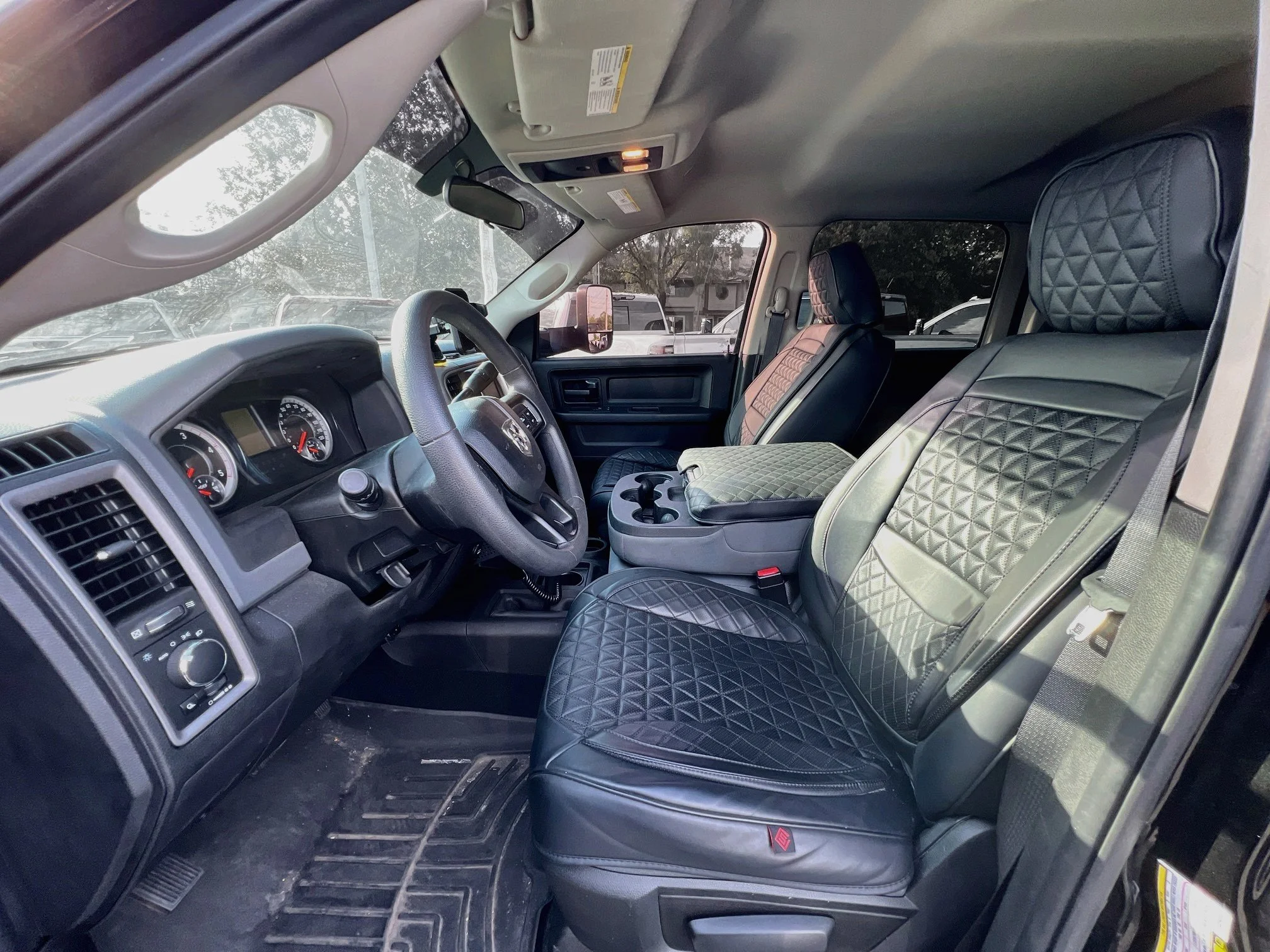 Used 2018 Brilliant Black Crystal Pearlcoat Ram TRADESMAN image 10