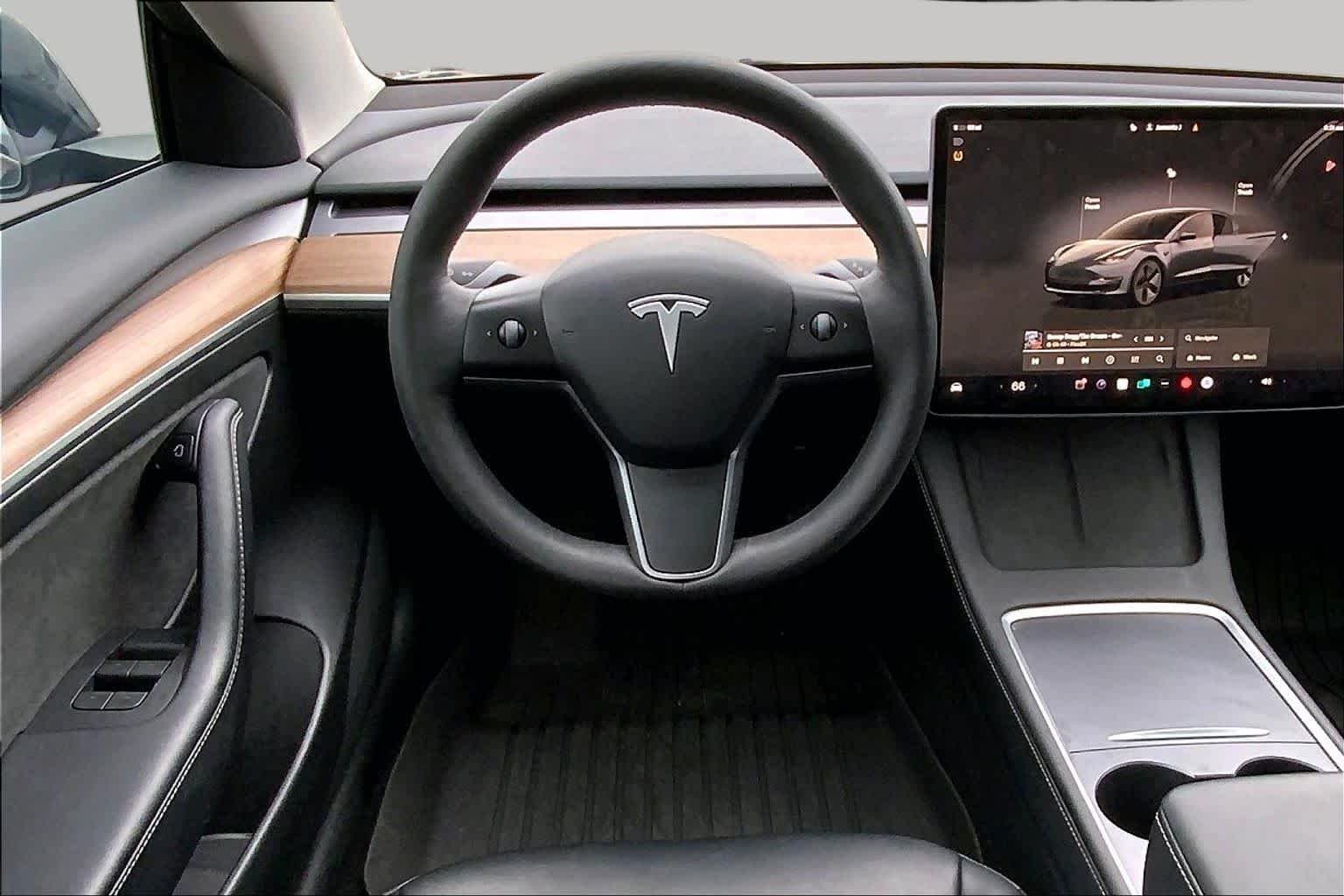 Used 2023  Tesla  image 5