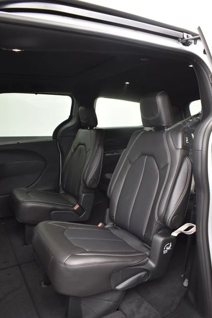 2026 Chrysler Pacifica Select - Photo 10