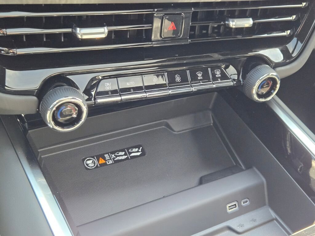 2026 Chevrolet Suburban High Country - Photo 30