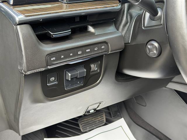 Used 2024 Dark Emerald Metallic Cadillac Sport Platinum image 18