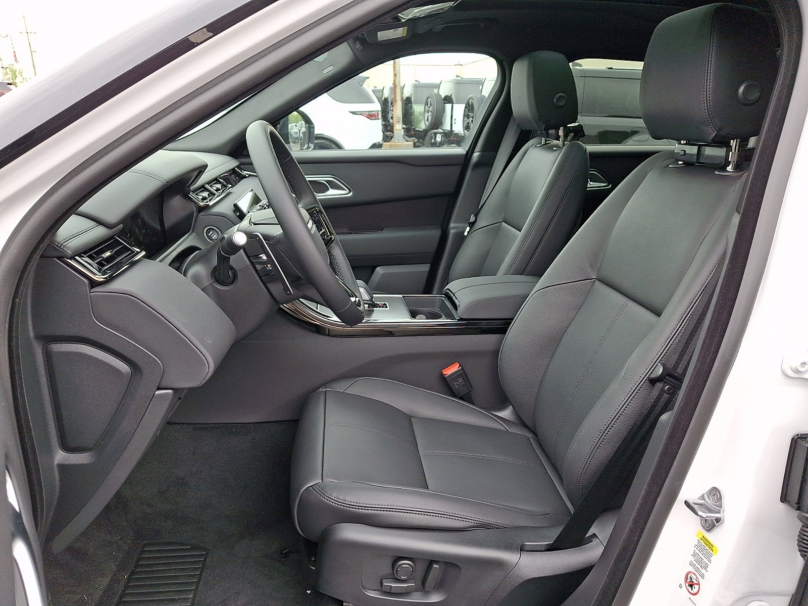 New 2026 Ostuni Pearl White Land Rover Dynamic SE image 8