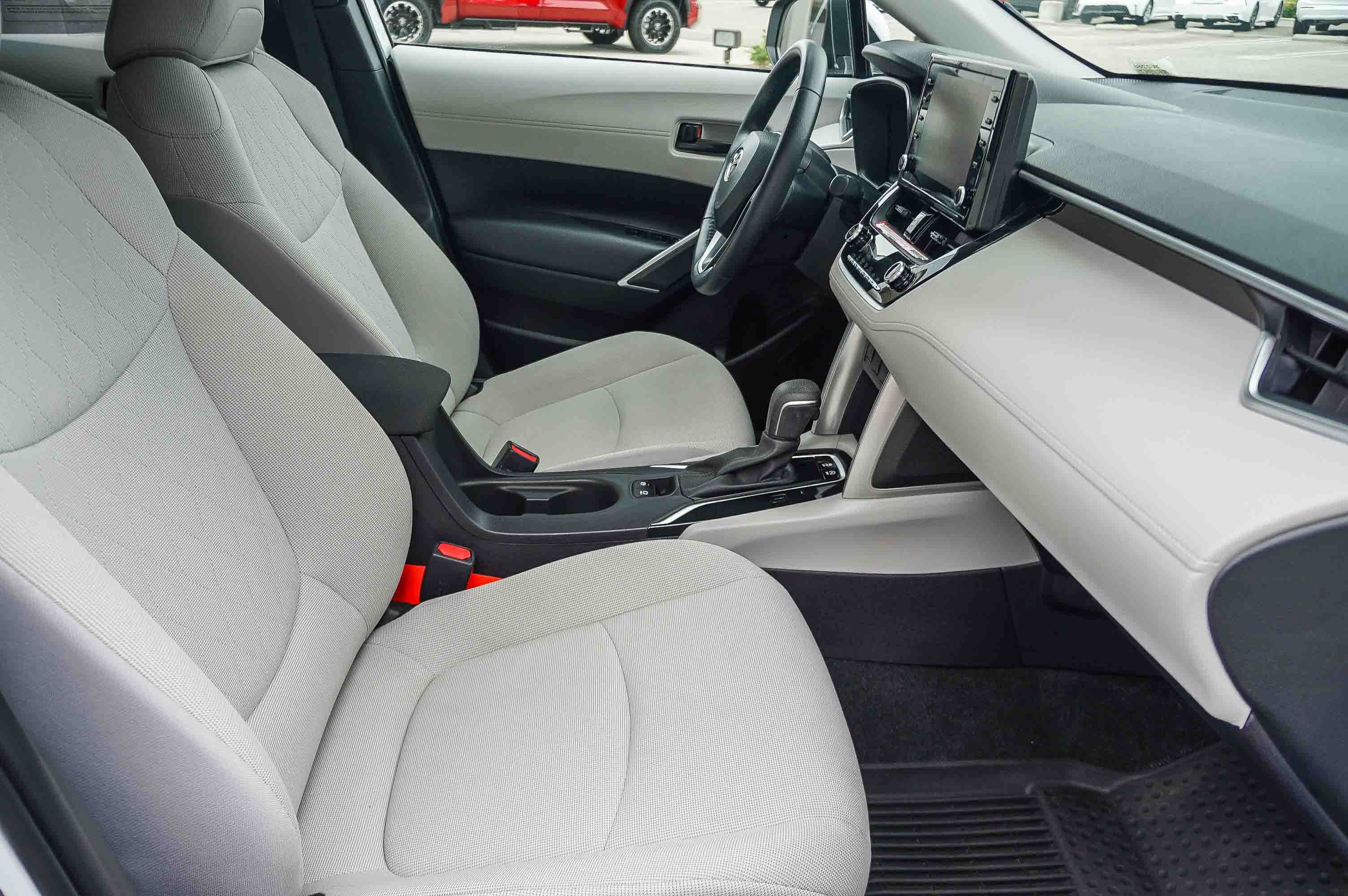 Used 2022 WIND CHILL PEARL TOYOTA TRUCK LE image 18