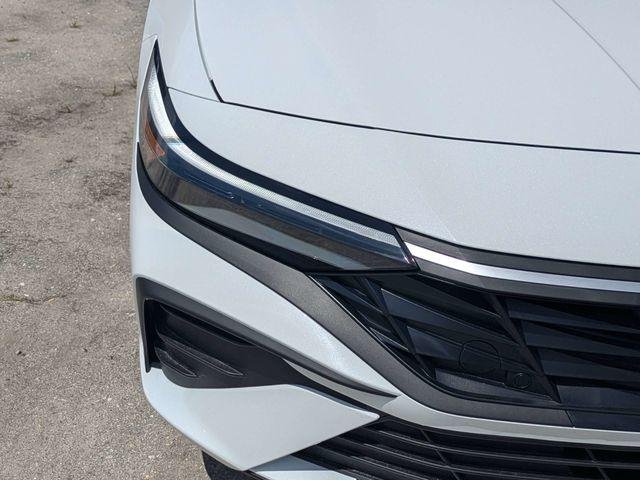 New 2026 White Hyundai SEL Sport image 10