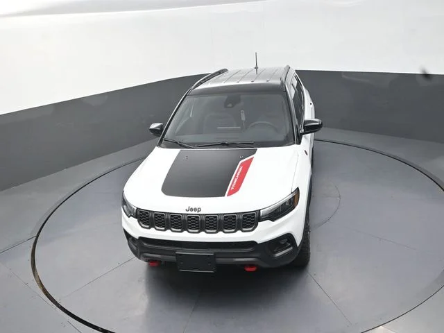 New 2026 Bright White Clear-Coat Exterior Paint Jeep Trailhawk image 12