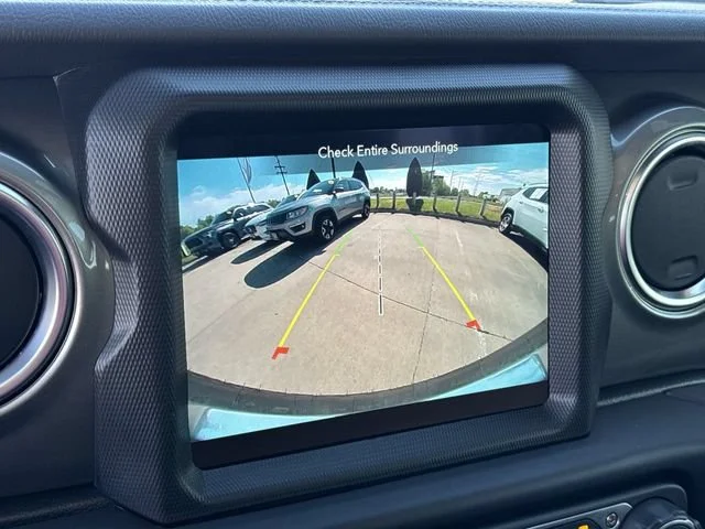 Used 2022 White Jeep Unlimited Sahara image 16