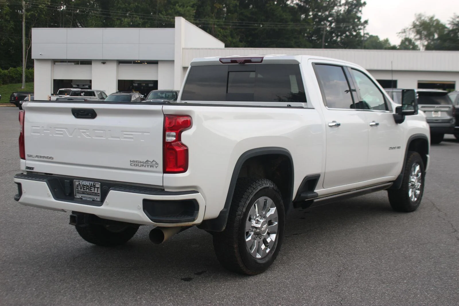 Used 2023 IRIDESCENT PEARL TRICOAT Chevrolet High Country image 7