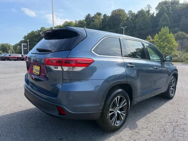 Used 2018 Blue Toyota LE image 13