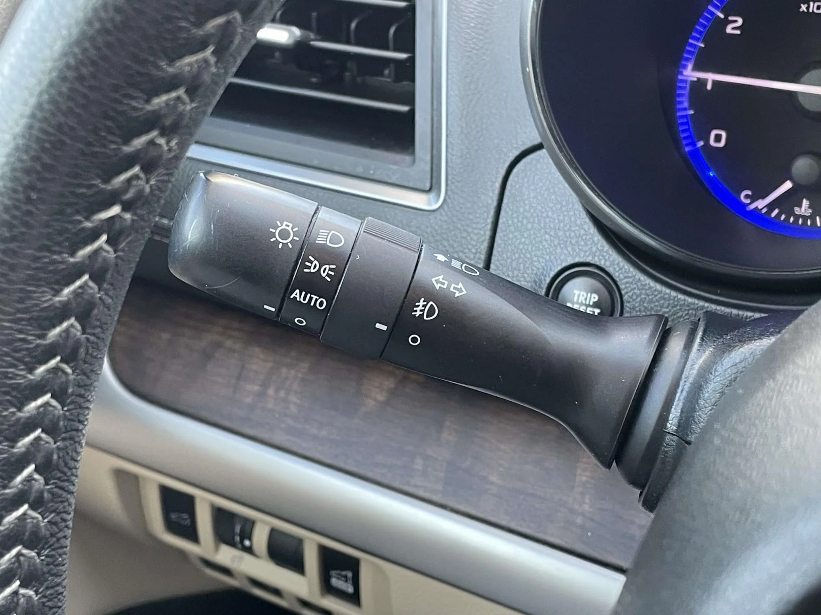 Used 2019 Wilderness Green Metallic Subaru Limited image 13
