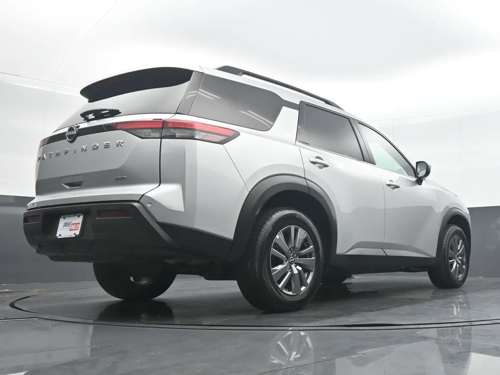 Used 2025 Silver Nissan SV image 31