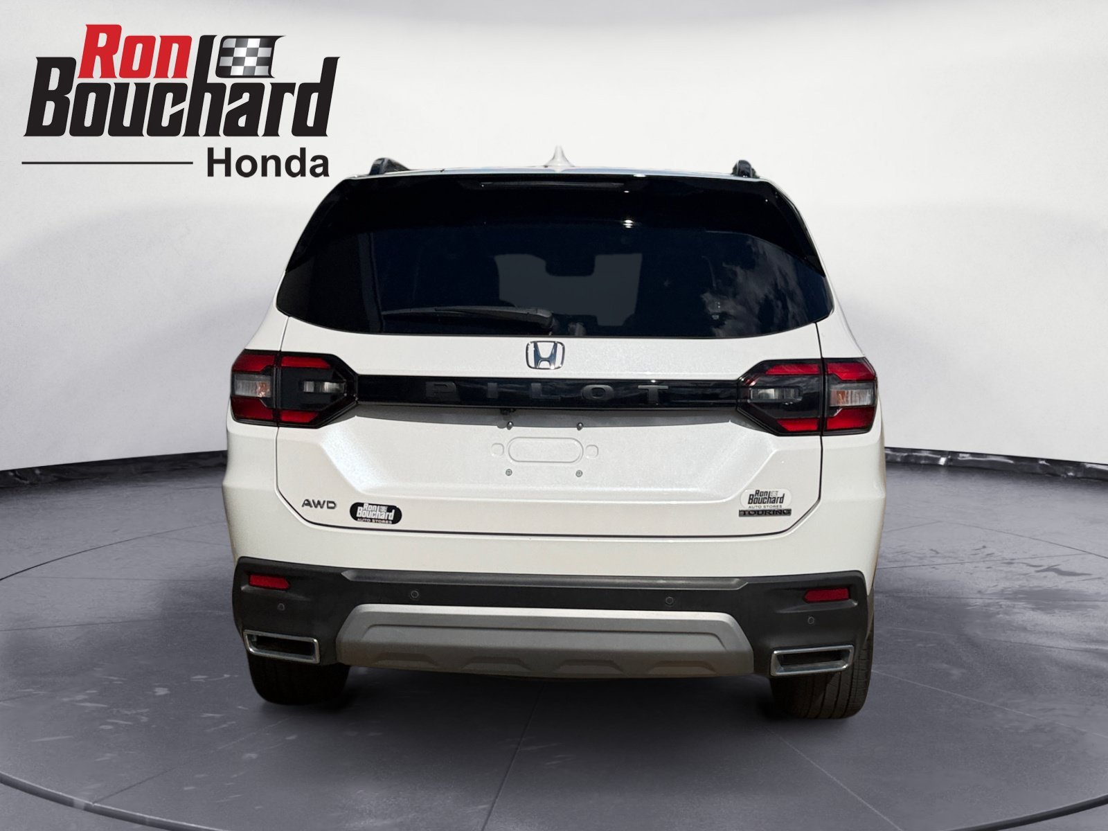 Certified Used 2025 Platinum White Pearl Honda Touring image 3