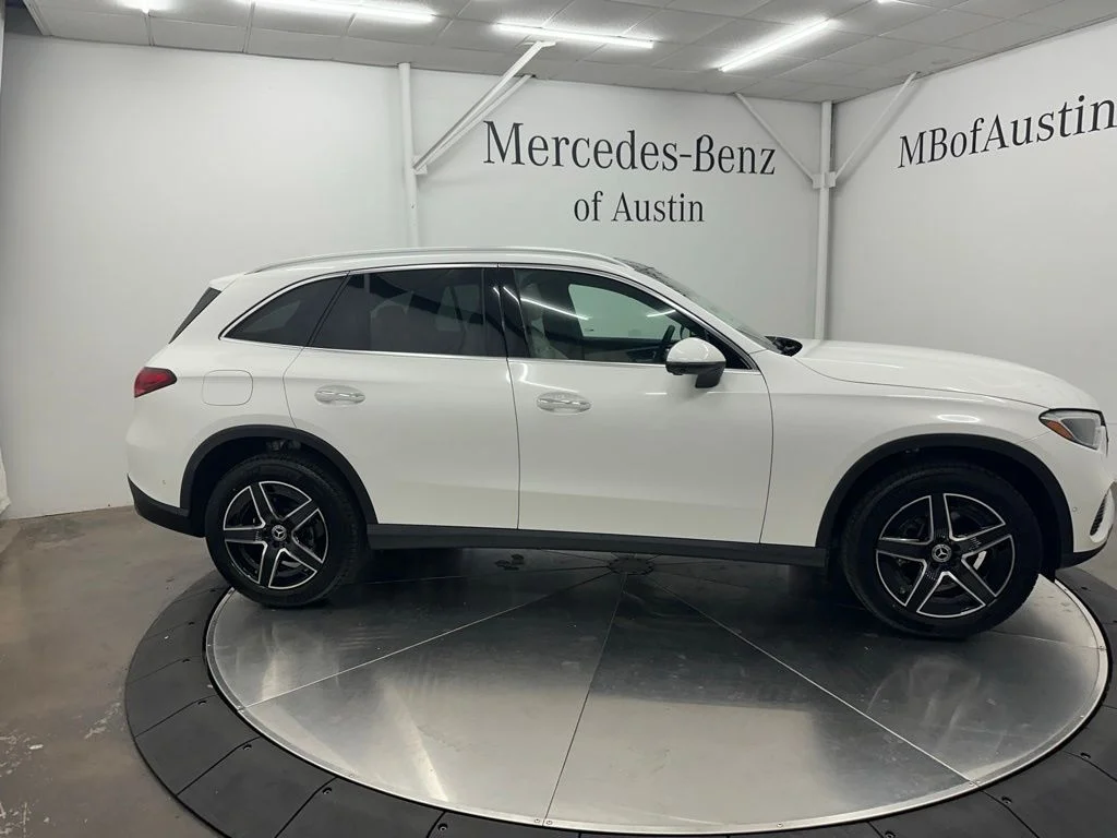 New 2027 White Mercedes-Benz GLC 300 image 8