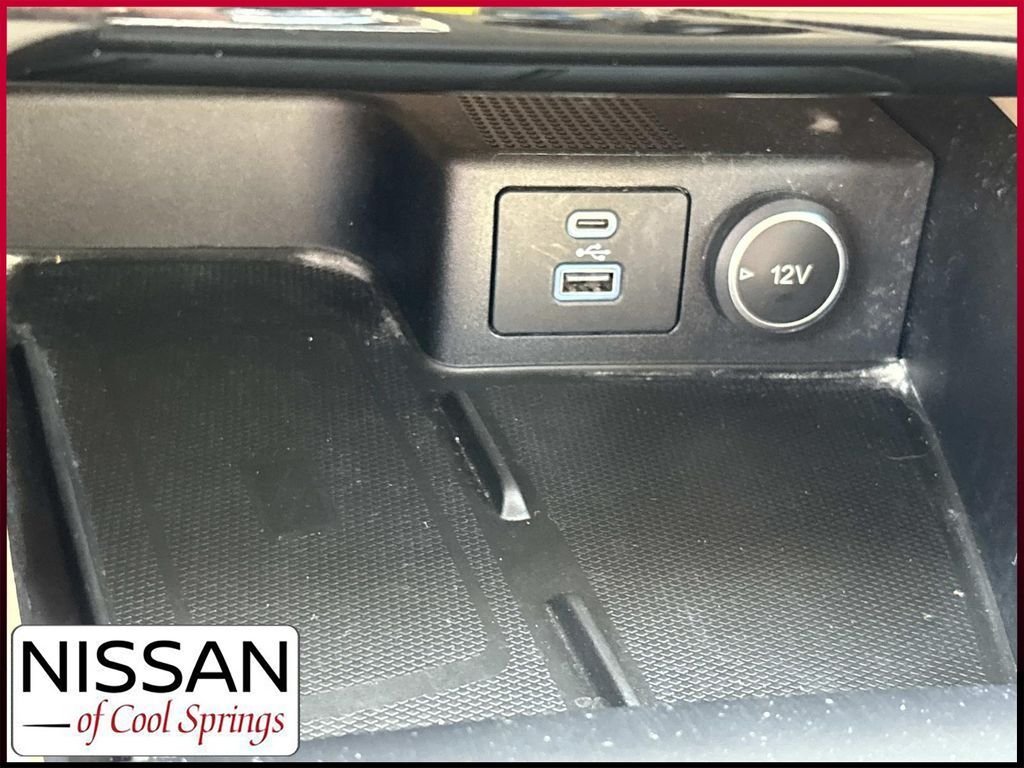 Used 2021 Black Ford SEL image 32