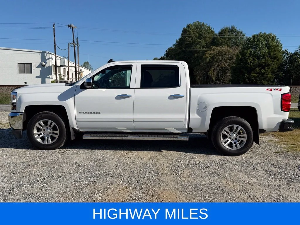 Used 2018 SUMMIT WHITE Chevrolet LT image 5