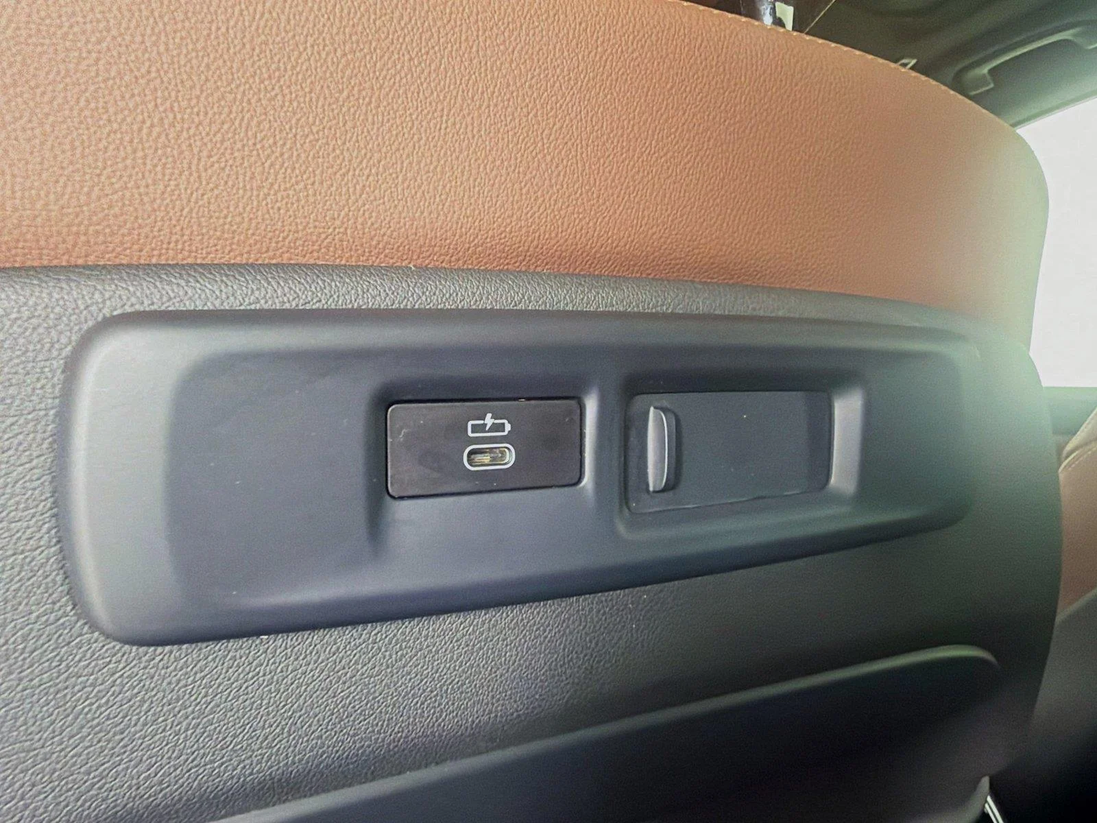 Used 2021 Alpine White BMW M50i image 22