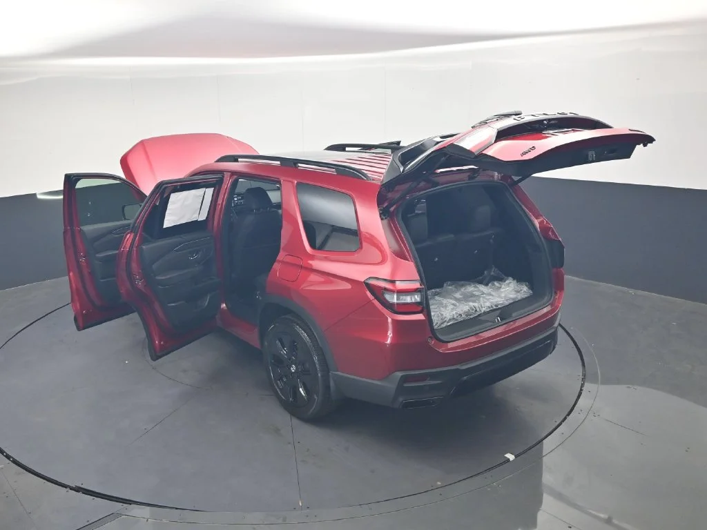 New 2026 Radiant Red Metallic II Honda Black Edition image 35