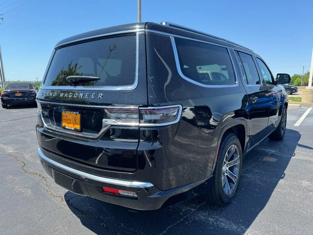 Used 2024 Black Jeep Base image 3