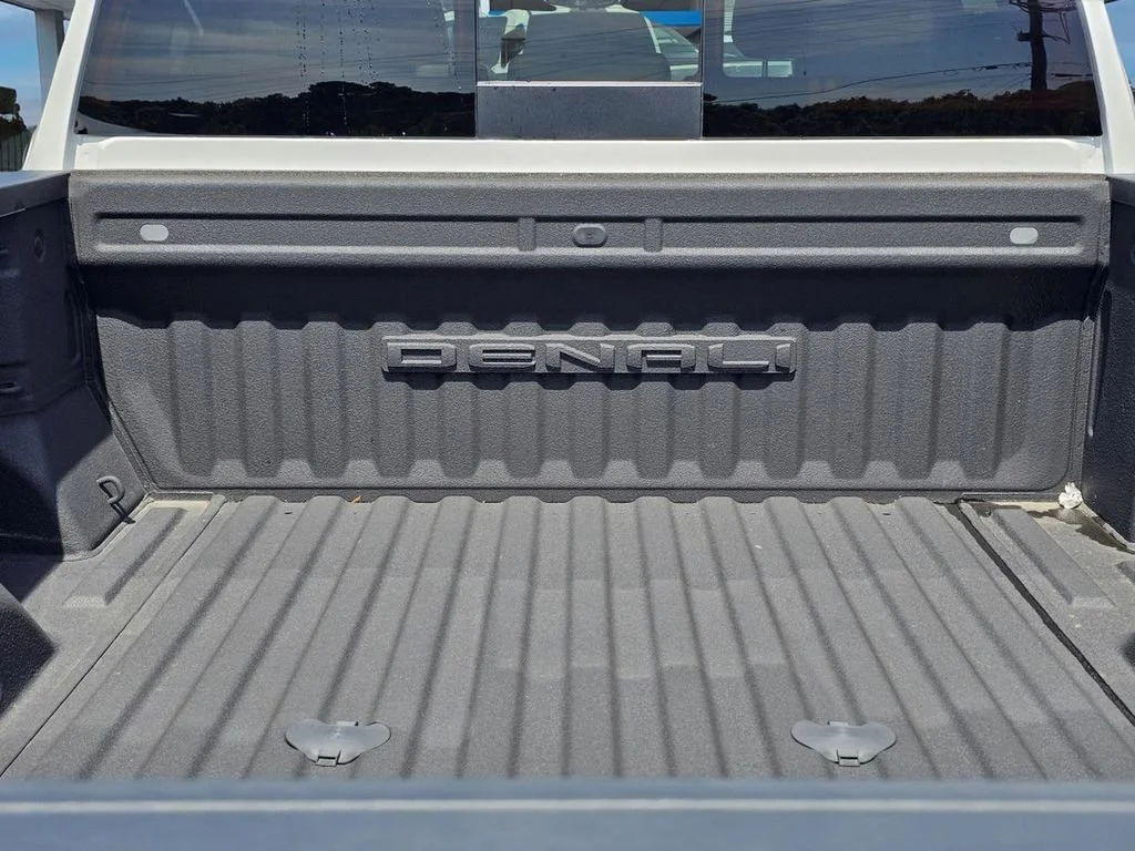 Used 2023 White Frost Tricoat GMC Denali image 13