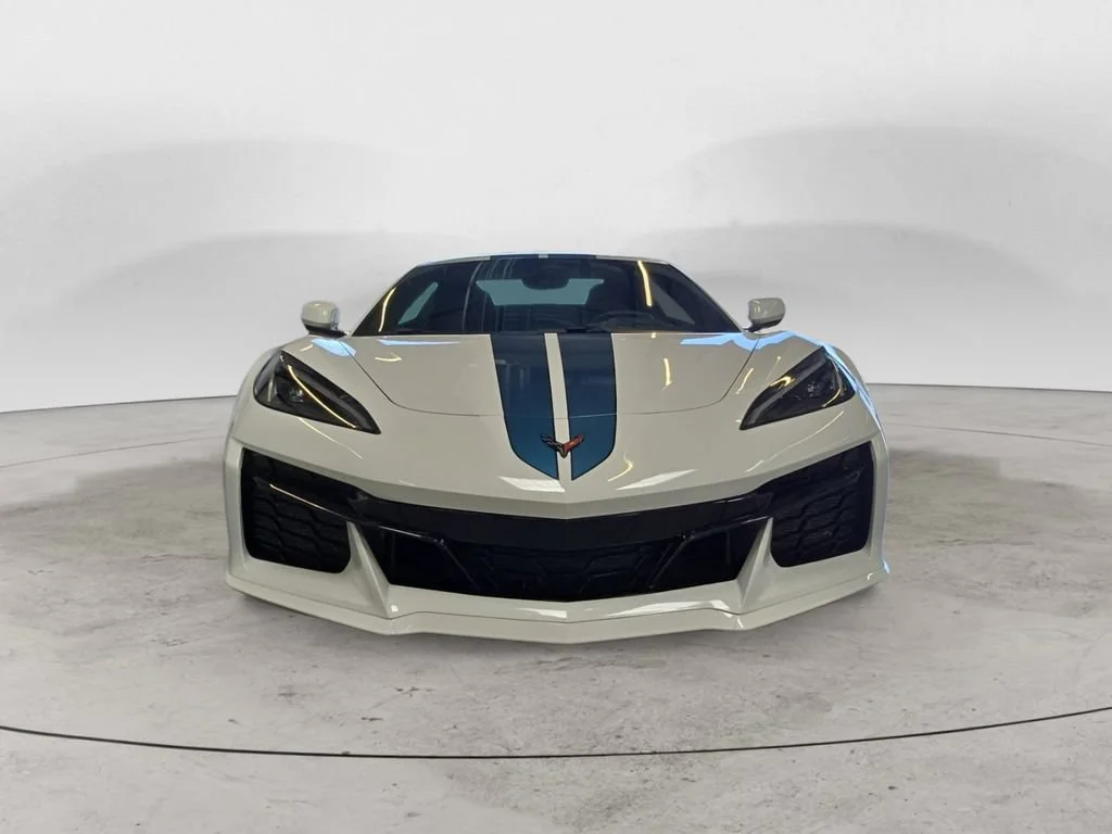Used 2025 Arctic White Chevrolet 1LZ image 2