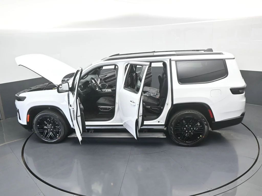 New 2026 Bright White Clear-Coat Exterior Paint Jeep Limited Reserve image 69