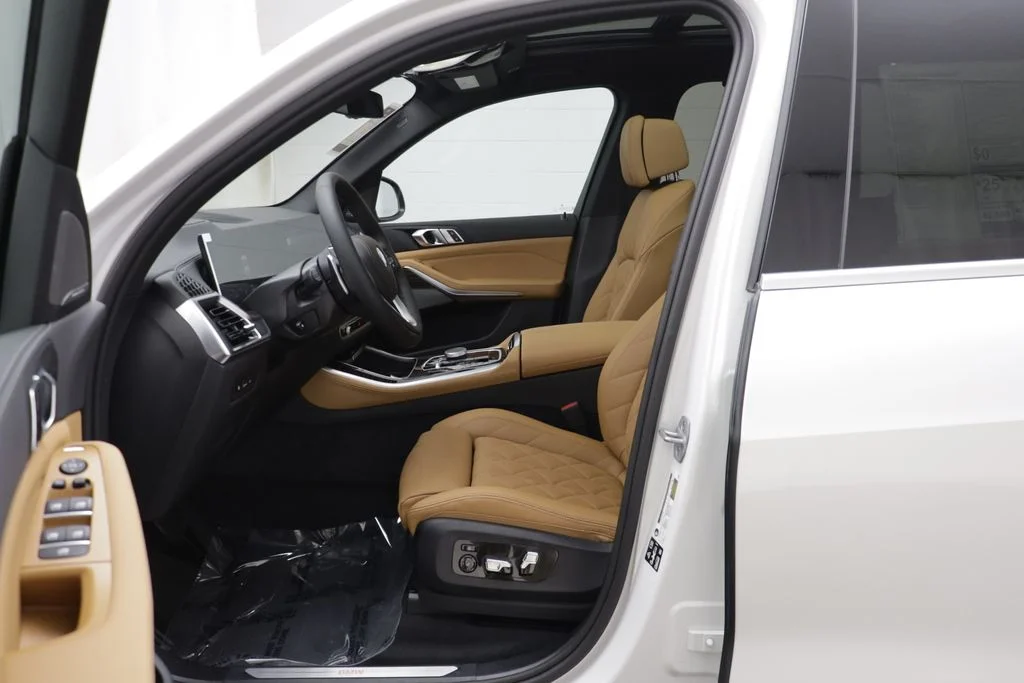 New 2026 White BMW xDrive40i image 6