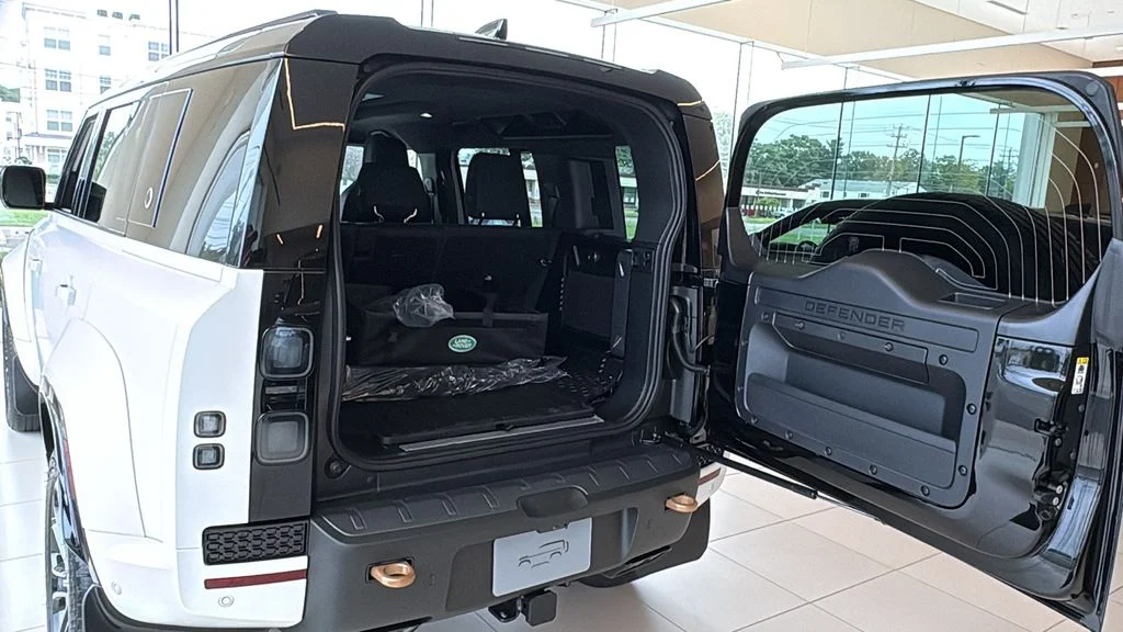 New 2026 White Land Rover OCTA image 26