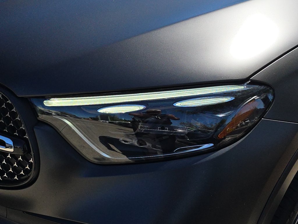 Used 2025  Mercedes-Benz GLC 300 image 35