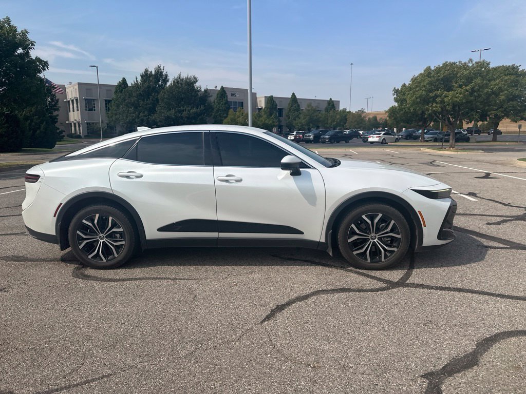 Used 2023  Toyota XLE image 4